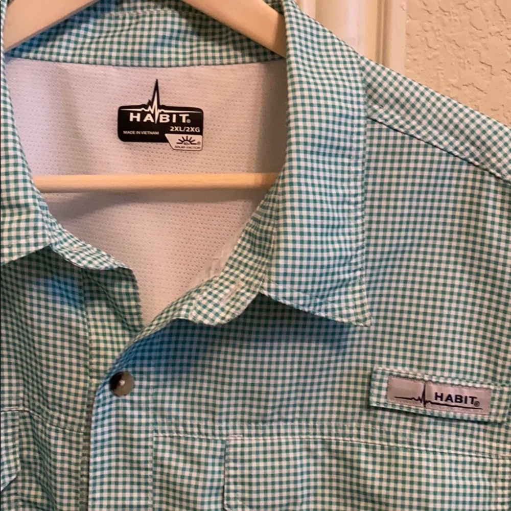 Men’s Habit brand PFG style short sleeve shirt